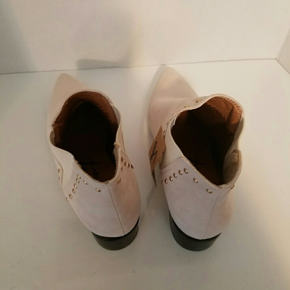 Shoes - Picture 5 of 6